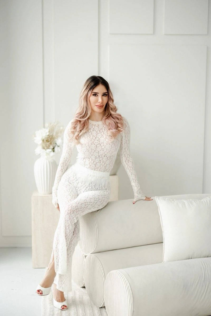 fully faced collaboration taylor skelhorne medical spa founder